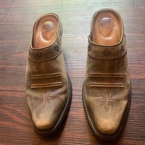 Ariat Booties- all leather, moderate wear. Size 8